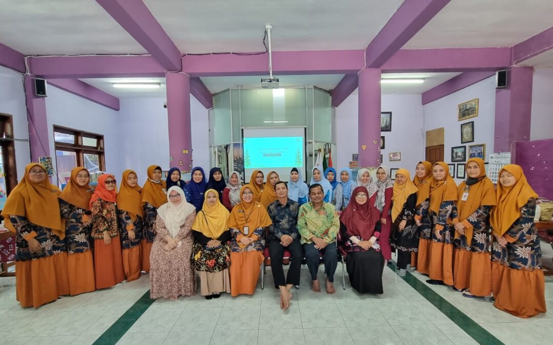 DALAM RANGKA MENINGKATKAN KUALITAS PENDIDIKAN INKLUSIF DOSEN PAUD UM LAKUKAN PENGABDIAN MASYARAKAT DI TK Al FADHOLI