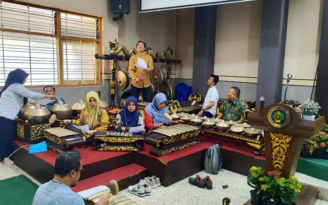 TRADISI DAN PENDIDIKAN BERTEMU: DOSEN FIP PAUD UM BAWA KOLABORASI KARAWITAN GAMELAN KE LINGKARAN AKADEMIK