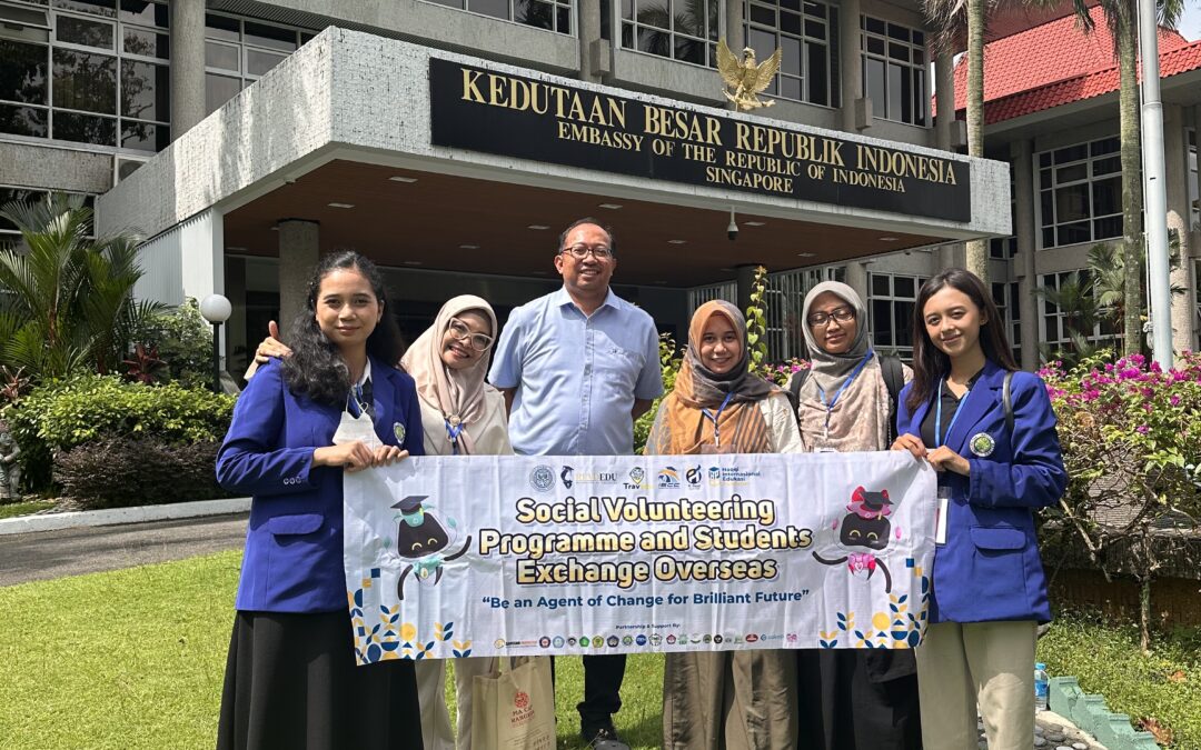 GO INTERNASIONAL: DUA MAHASISWI PAUD UM PERAIH BEASISWA ISCC MENGUNJUNGI KBRI SINGAPURA DAN UTM MALAYSIA