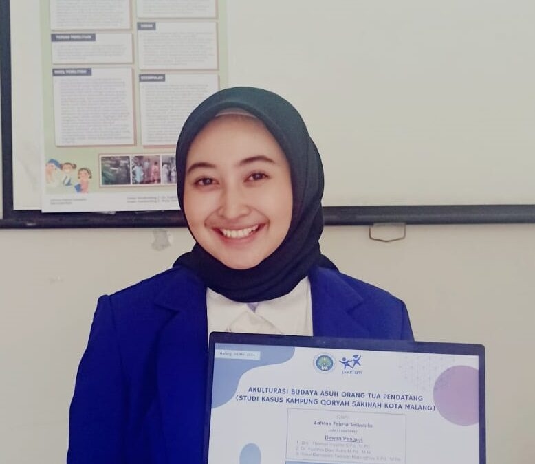 MAHASISWA PAUD UM ZAHRAA FEBRIA SALSABILA PRESENTASIKAN SKRIPSI TENTANG AKULTURASI BUDAYA ASUH ORANG TUA PENDATANG