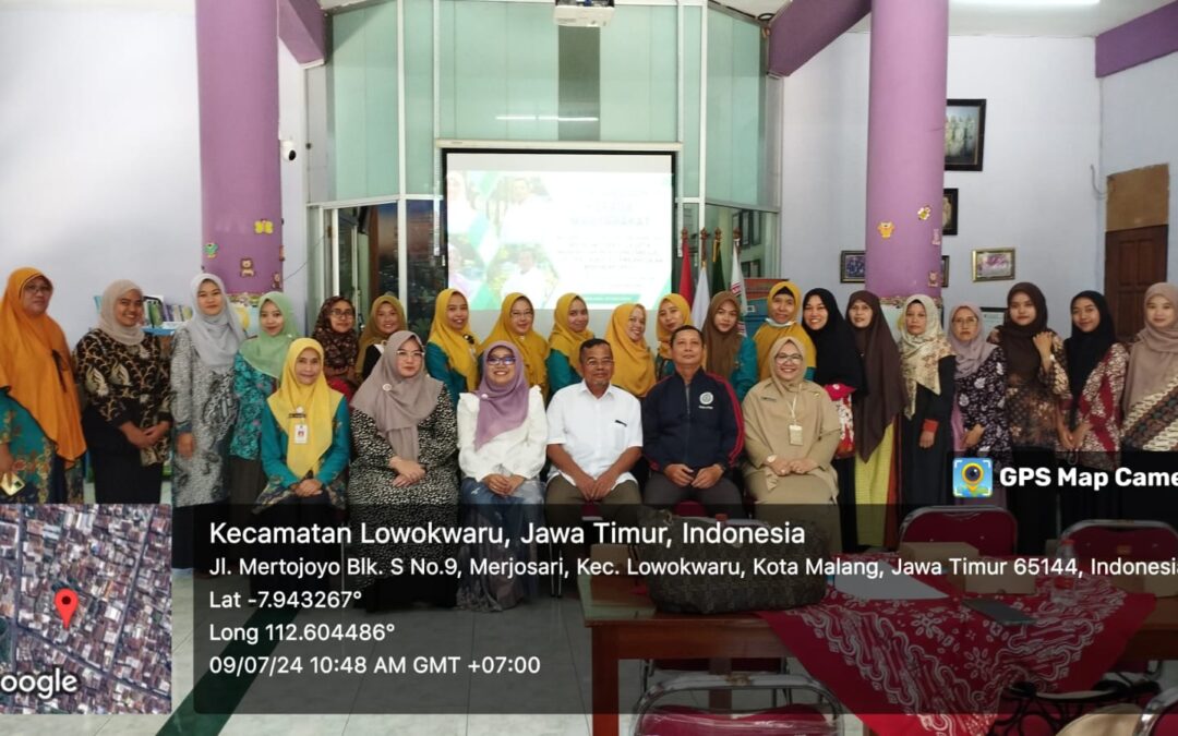 TINGKATKAN PROFESIONALISME GURU DI ERA 5.0, DOSEN PAUD UNIVERSITAS NEGERI MALANG GELAR KEGIATAN DI TK AL FADHOLI