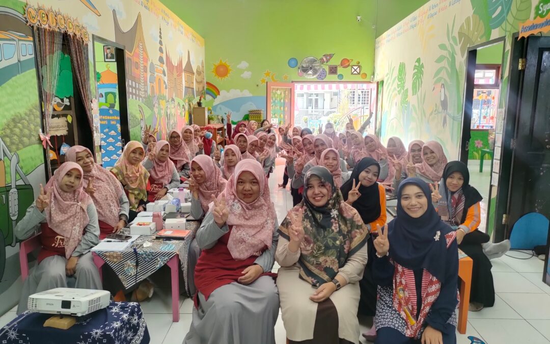 UPAYA MENDUKUNG SUSTAINABLE DEVELOPMENT GOALS: DOSEN PAUD UM ADAKAN ABDIMAS UNTUK PENDIDIK PAUD  DALAM MENGEMBANGKAN TOPIK PEMBELAJARAN BERBASIS BUDAYA LOKAL
