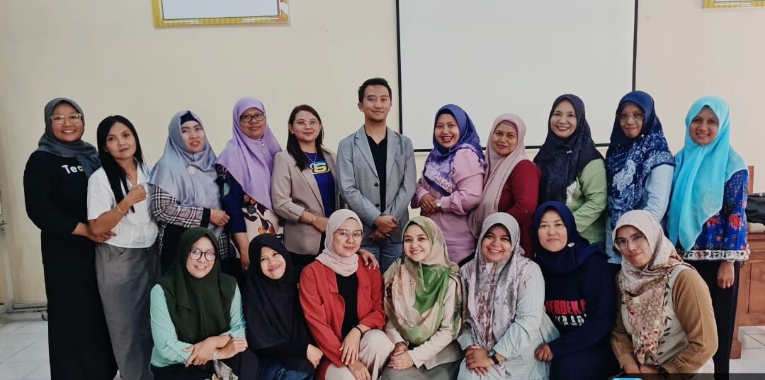 MEMBANGUN KEMAMPUAN PENELITIAN: DR. YUDITHIA DIAN PUTRA ADAKAN KULIAH RISET DI PROGRAM MAGISTER PAUD