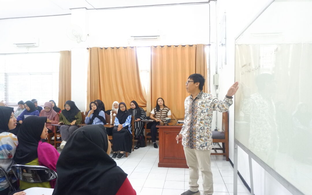 KERJASAMA UNIVERSITAS NEGERI MALANG DAN UNIVERSITAS PENDIDIKAN INDONESIA: KEGIATAN PRAKTIK MENGAJAR BAGIKAN PENGALAMAN MENARIK TENTANG PENDIDIKAN MORAL DAN LINGKUNGAN