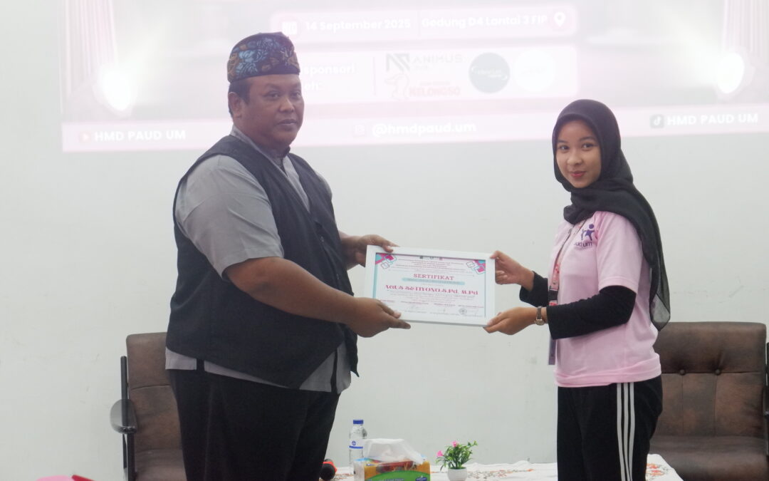 ORIGAMI PAUD FIP UM DAY 2 AJARKAN MAHASISWA BARU PAUD GENGGAM DUNIA ANAK MELALUI CERITA