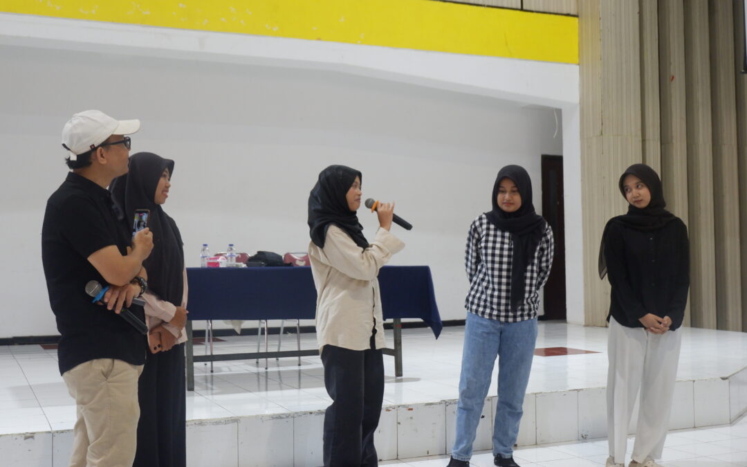 PELATIHAN DASAR KOMUNIKASI DAN PUBLIC SPEAKING BENTUK MAHASISWA SIAP TAMPIL DI DEPAN PUBLIK