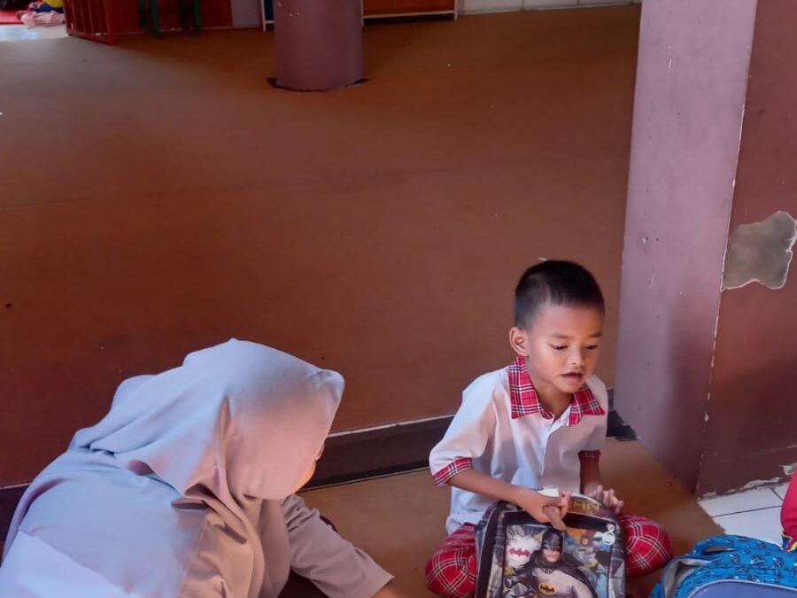 MAHASISWA PAUD UNGKAP PENTINGNYA STIMULASI TERARAH UNTUK MENGOPTIMALKAN BAHASA EKSPRESIF ANAK SPEECH DELAY